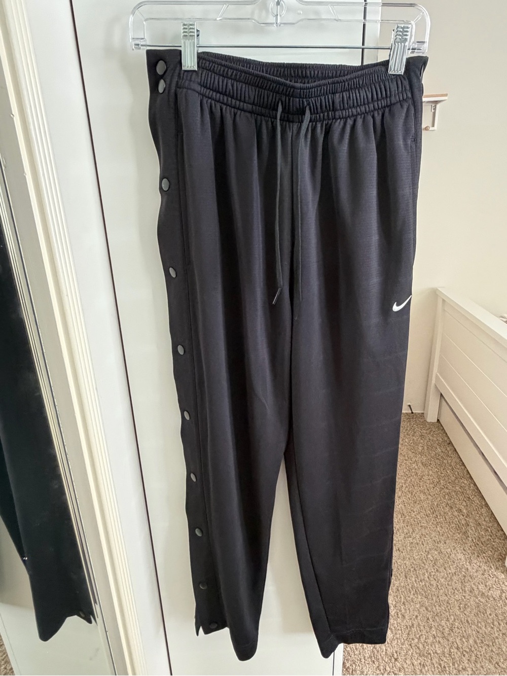 Nike Women’s Dri-FIT Tear-Away Basketball Pants in Black with Swoosh. Size XS